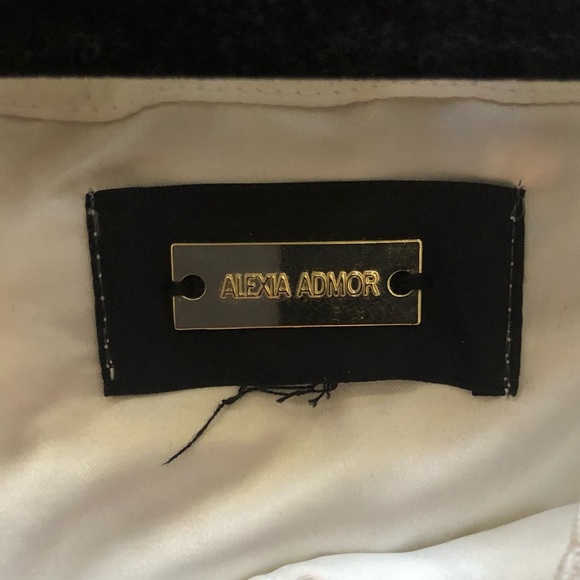 Floral lace sundress with bell sleeves - Picture 4 of 6